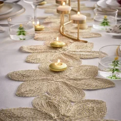 Chemin de table doré design fleurs ajourées 25x180cm