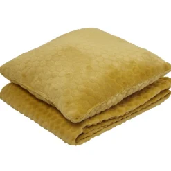 Coussin + plaid motif embossé