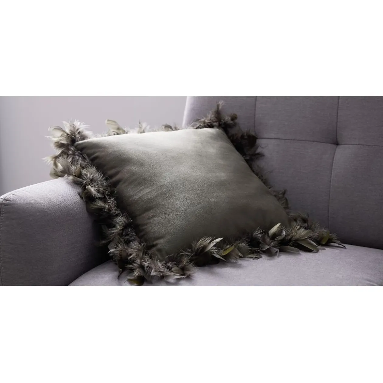 Coussin carré contour plume vert kaki 50x50cm