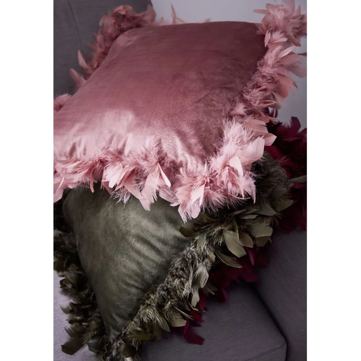 Coussin carré contour plume vert kaki 50x50cm