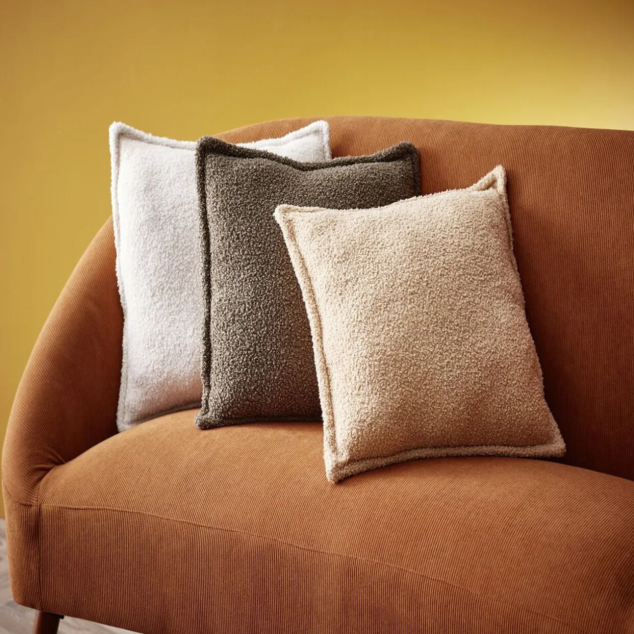 Coussin en tissu bouclette blanc cassé 40x40 cm