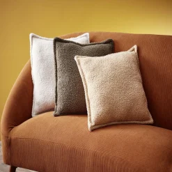 Coussin en tissu bouclette rouge 40x40 cm