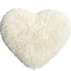 Coussin forme coeur fausse fourrure beige ou rose 42x42cm