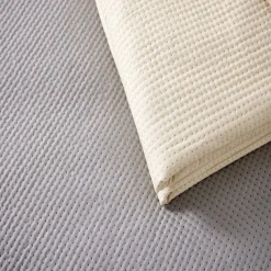 Couvre lit 220x240cm effet nid d'abeille polyester