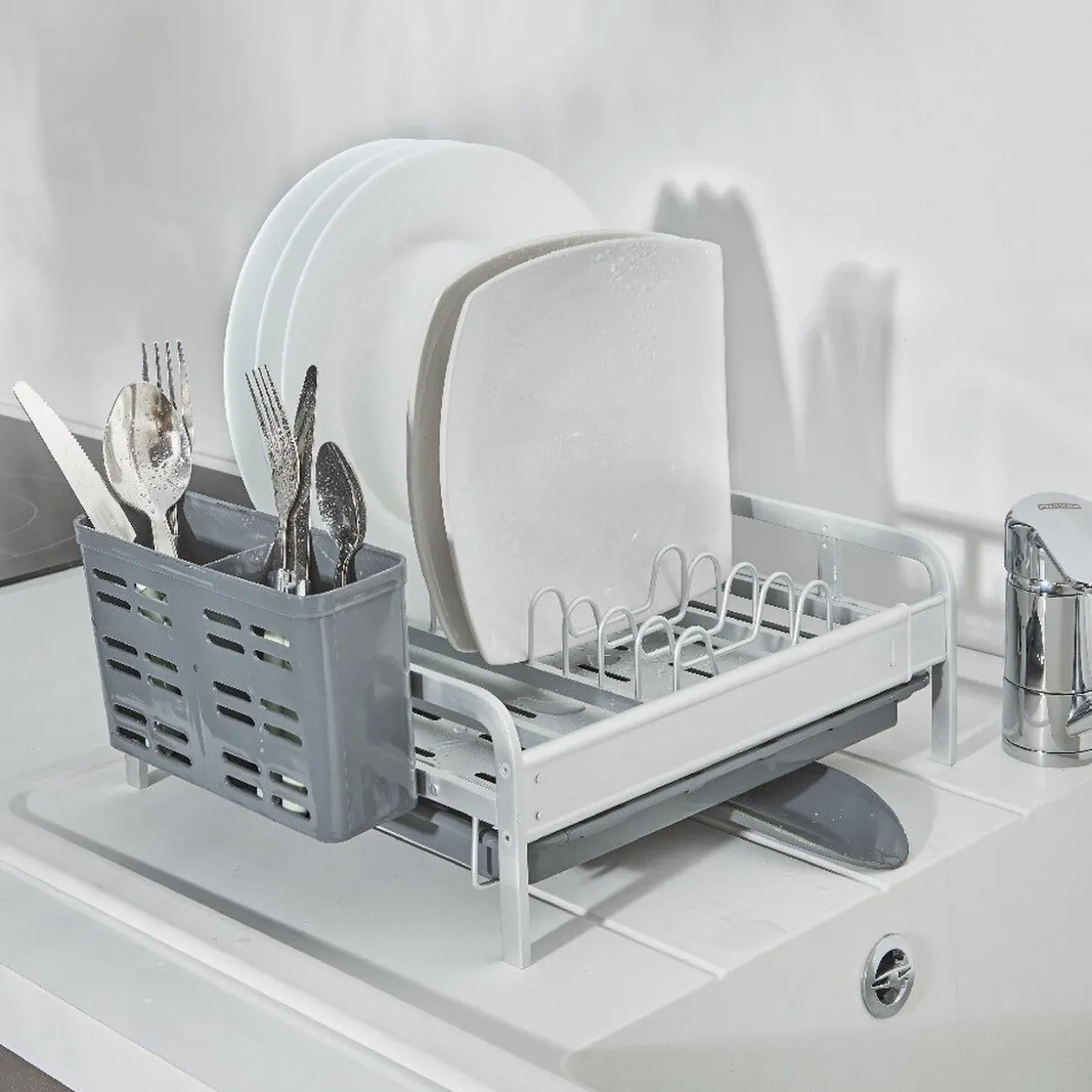 Egouttoir à vaisselle extensible gris et blanc