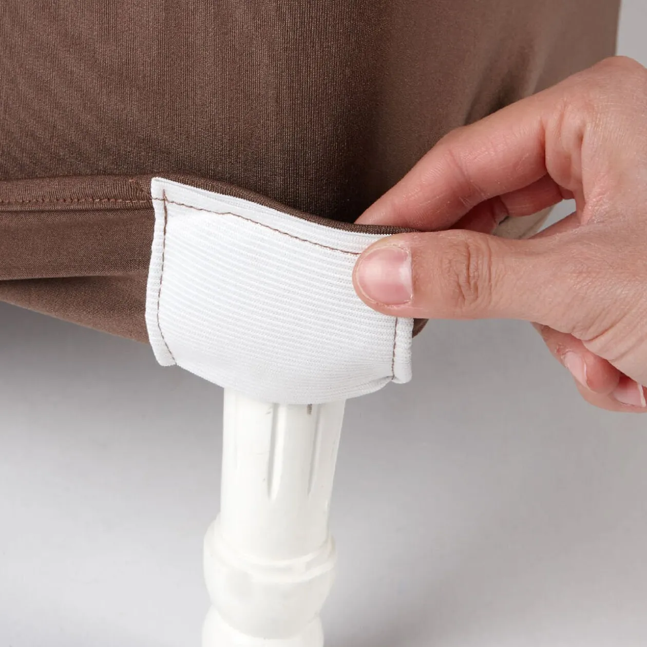 Housse de chaise extensible taupe