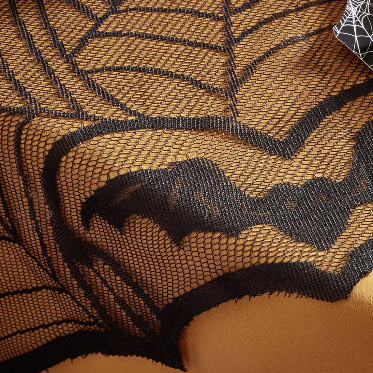 Nappe Halloween toile d'araignée noir 132x178cm