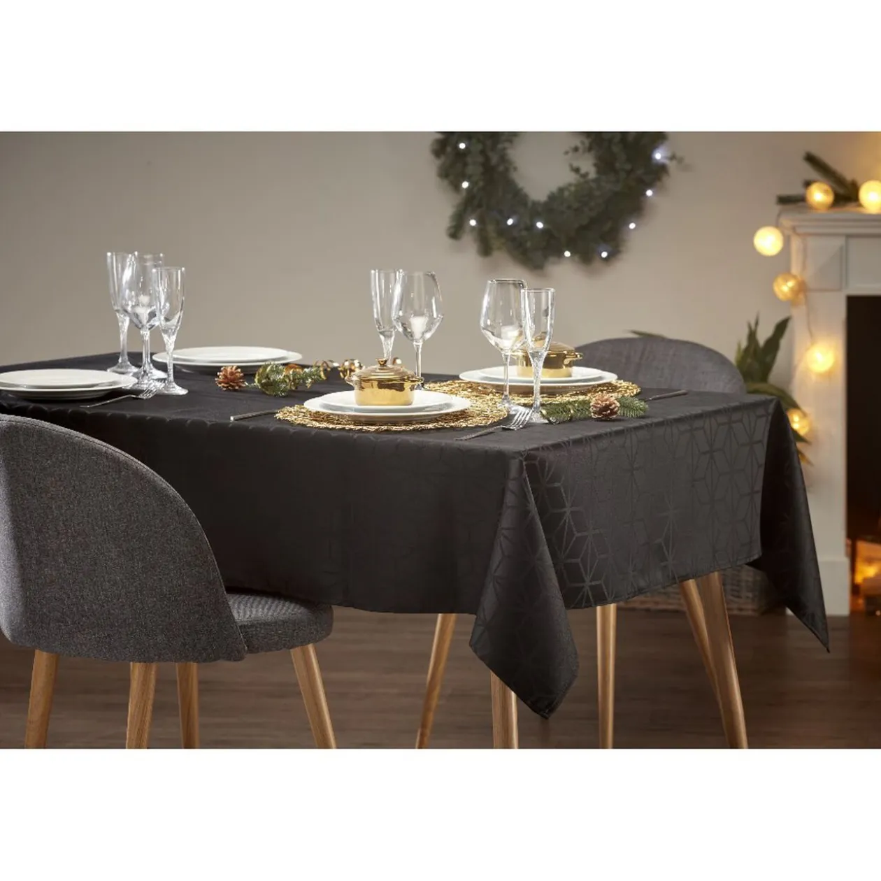 Nappe jacquard noire motif géométrique L 350 cm