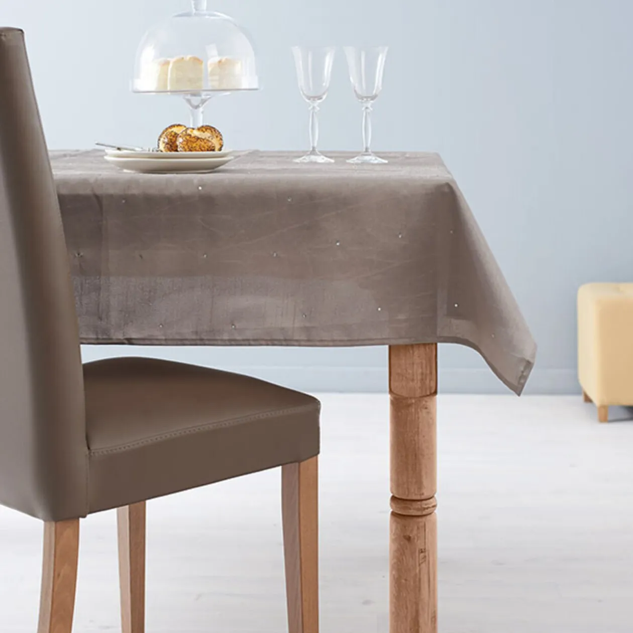 Nappe rectangulaire grise à strass