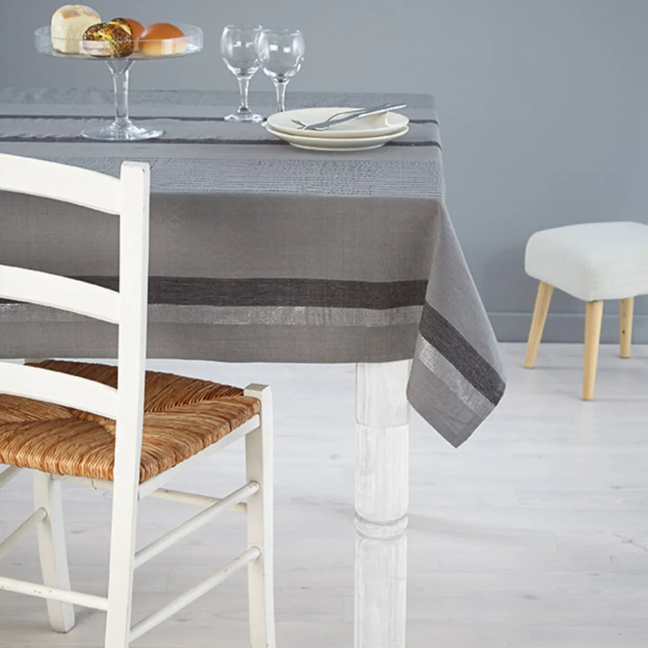 Nappe rectangulaire grise rayé