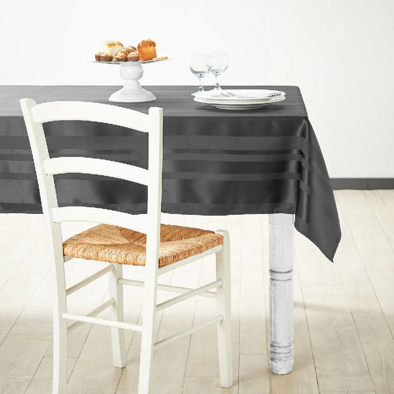 Nappe rectangulaire grise à rayures jacquard