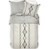 Parure de lit blanc cassé motifs berbères noirs avec pompons