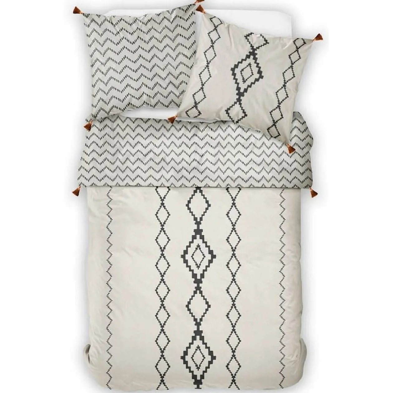 Parure de lit blanc cassé motifs berbères noirs avec pompons
