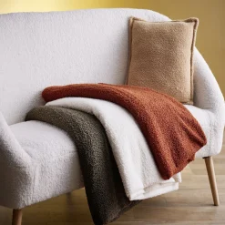 Plaid bouclette 130x160cm polyester 3 coloris