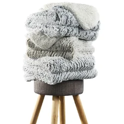 Plaid imitation fourrure décor uni