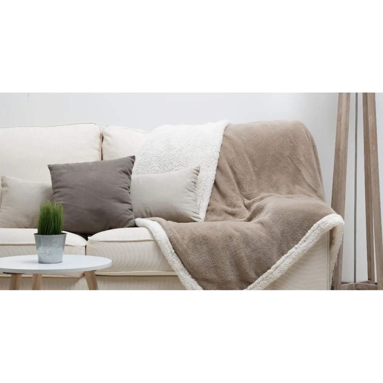 Plaid polaire réversible imitation fourrure taupe et blanc