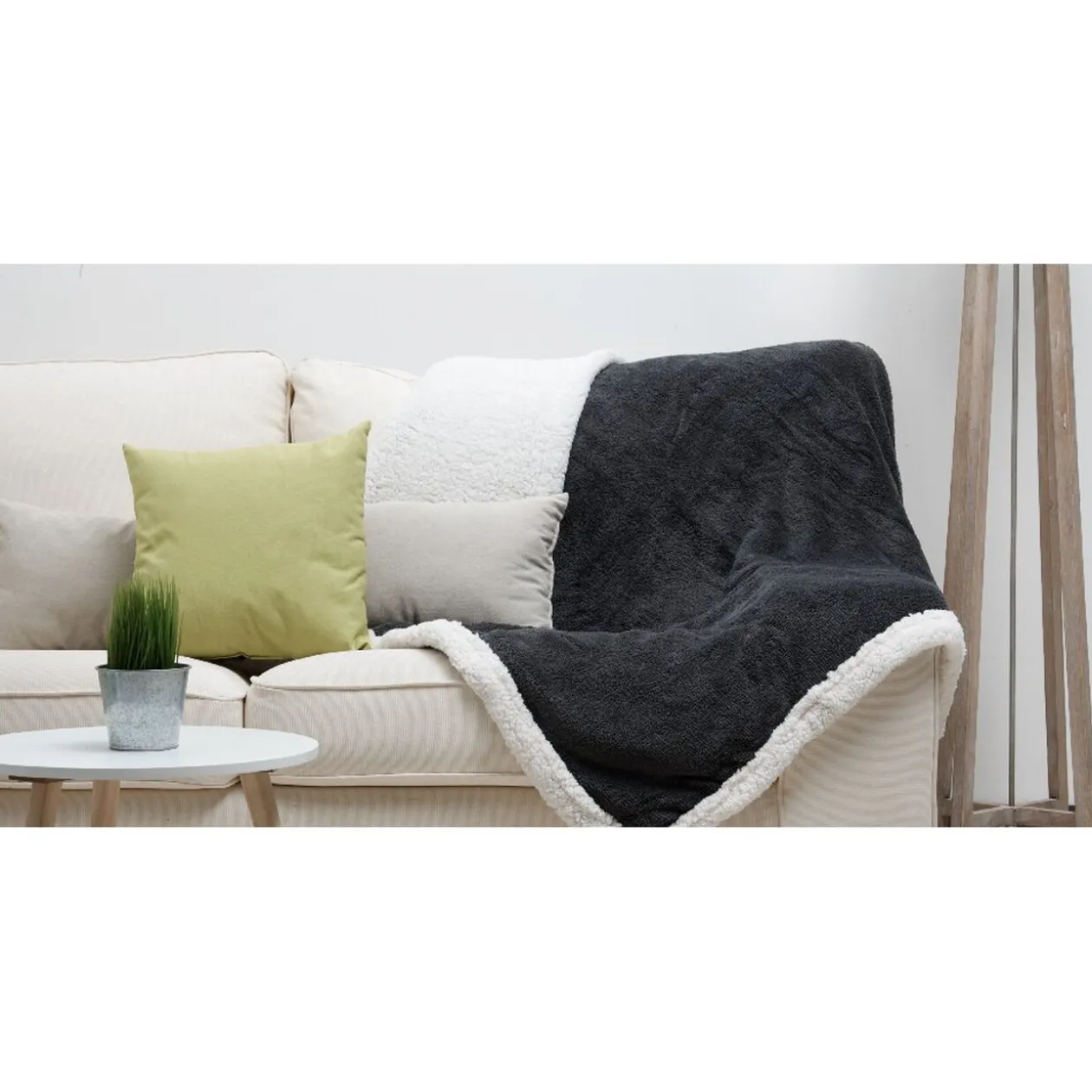 Plaid polaire réversible imitation fourrure gris foncé et blanc