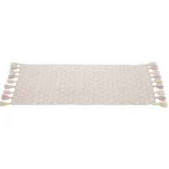 Tapis imprimé et pompons rose et beige