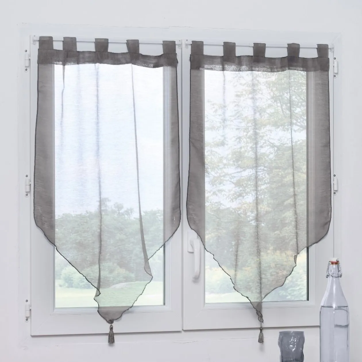 Vitrage à pattes voile uni taupe finition pointe pompon 60x90 cm x2