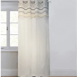 Voilage à oeillets berbère motif géométrique blanc écru et noir
