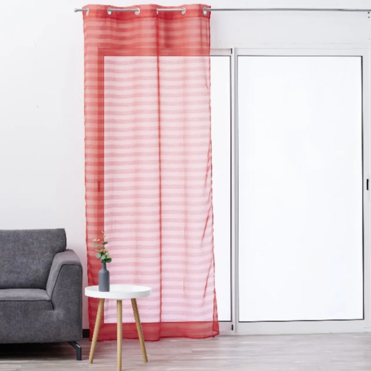 Voilage à oeillets rouge rayures horizontales transparentes